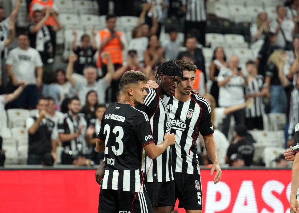 Beşiktaş, UEFA Konferans Ligi’nde play-off’a yükseldi