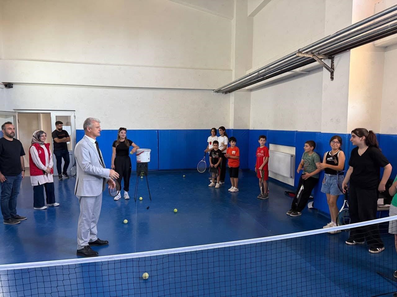 Varto’daki spor tesisleri gençlerle dolup taşıyor