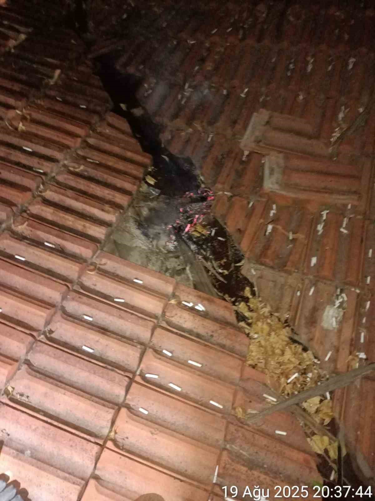Menteşe’de çatıya atılan sigara itfaiyeyi alarma geçirdi