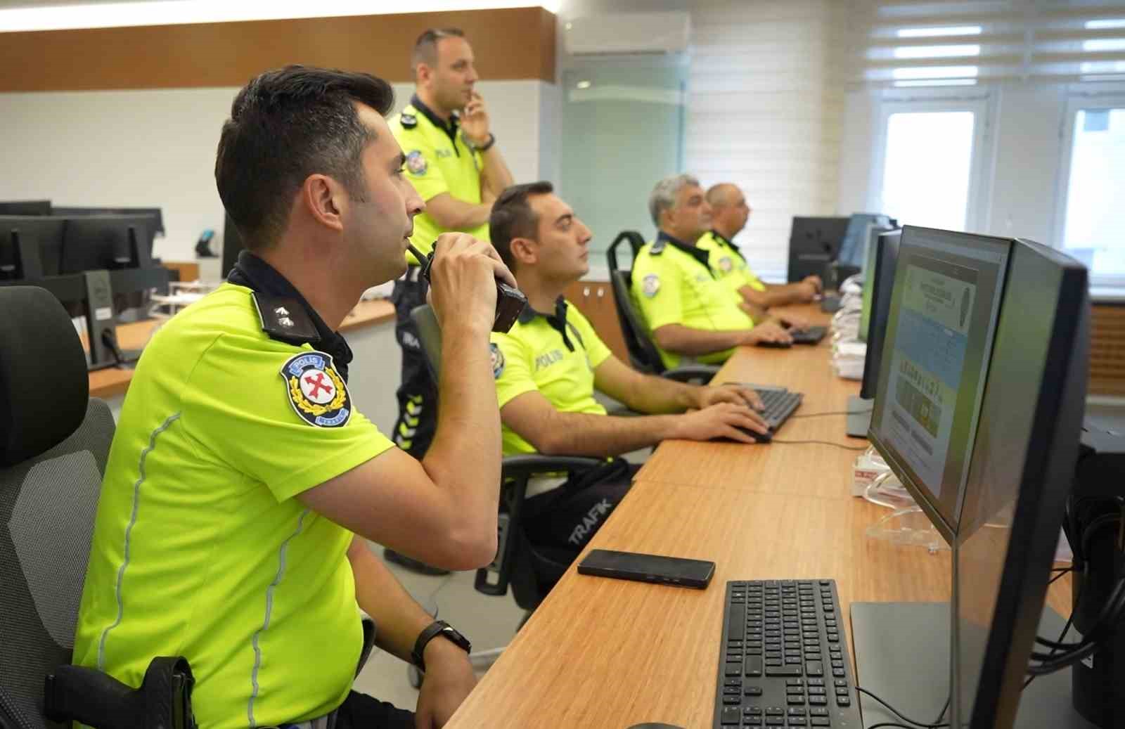 Uyanık kurye polisten kaçtı, diğer motosikletlinin faturası ağır oldu