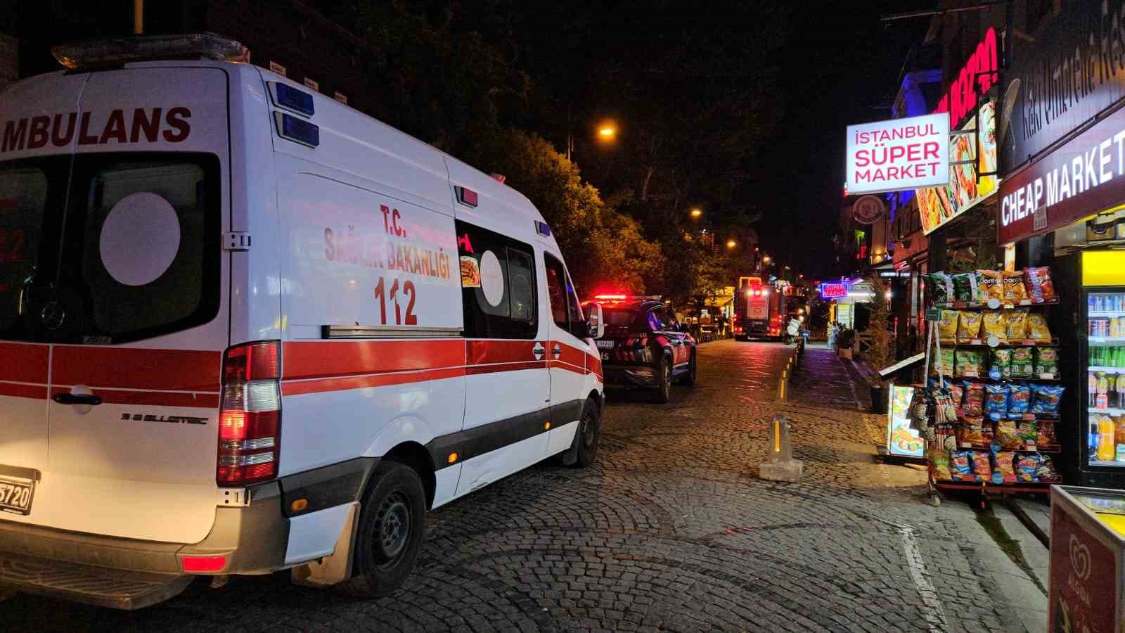 Fatih’e otelde korkutan yangın: Konaklayanlar tahliye edildi
