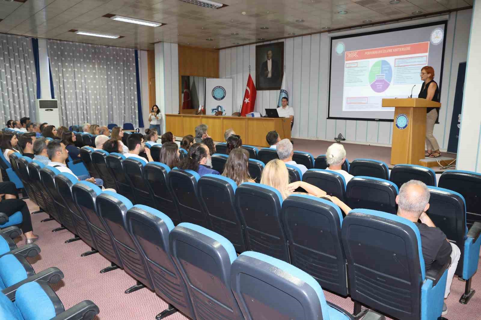 BUÜ’de başarılı akademisyenler ödüllendiriliyor
