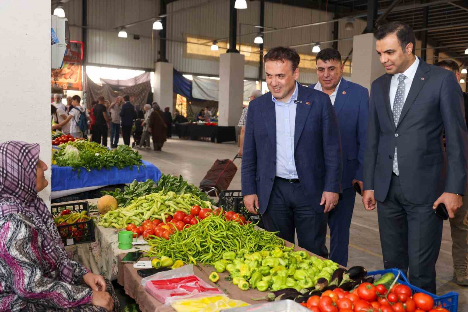 Bilecik Valisi Faik Oktay Sözer, Söğüt Perşembe Pazarı’nda esnafla buluştu