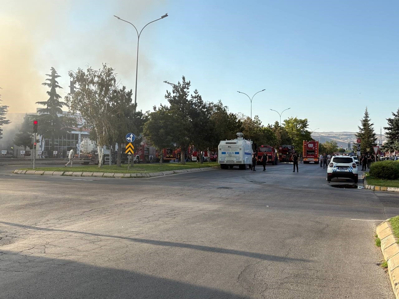 Kayseri’de hırdavat dükkanındaki yangın fabrikaya sıçradı