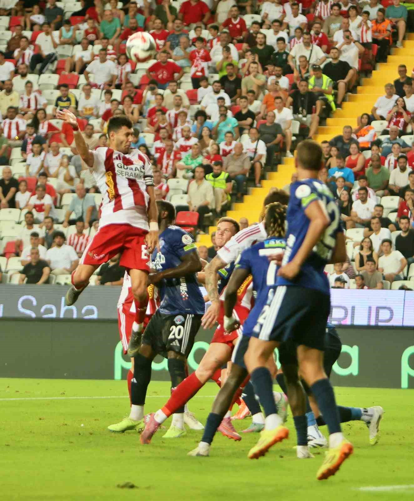 Trendyol Süper Lig: Antalyaspor: 2 - Kasımpaşa: 1 (İlk yarı)