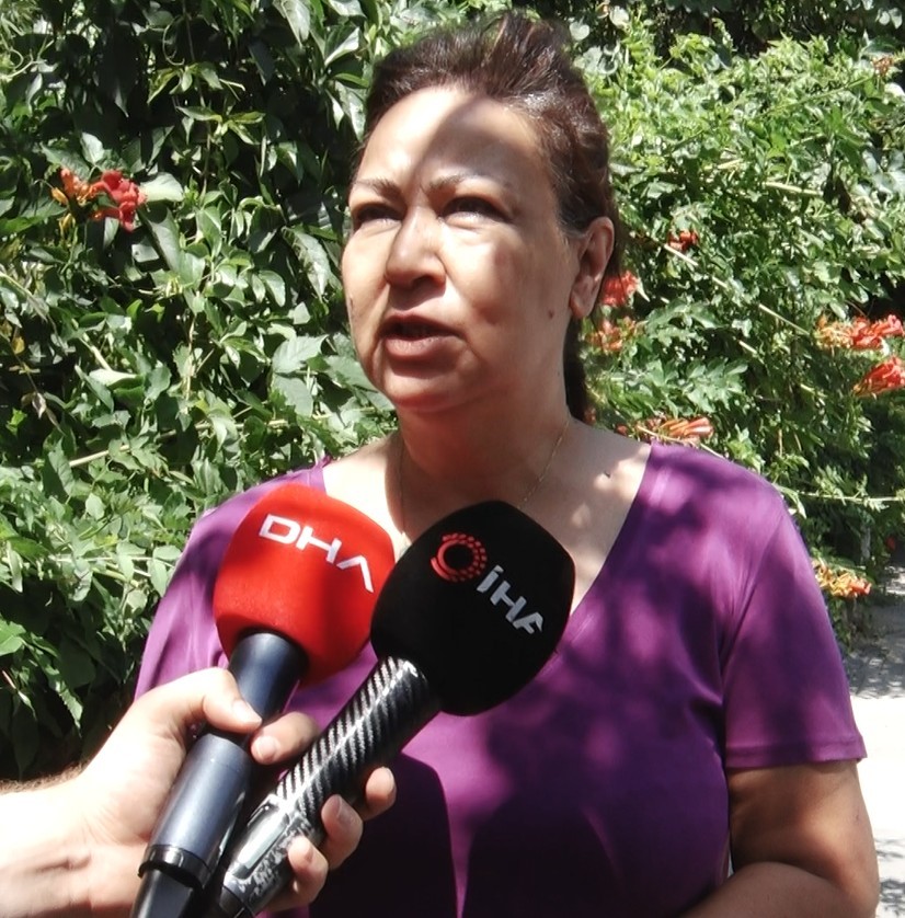Cinnet getiren koca boşanma aşamasındaki eşini bıçaklayarak öldürdükten sonra intihar etti