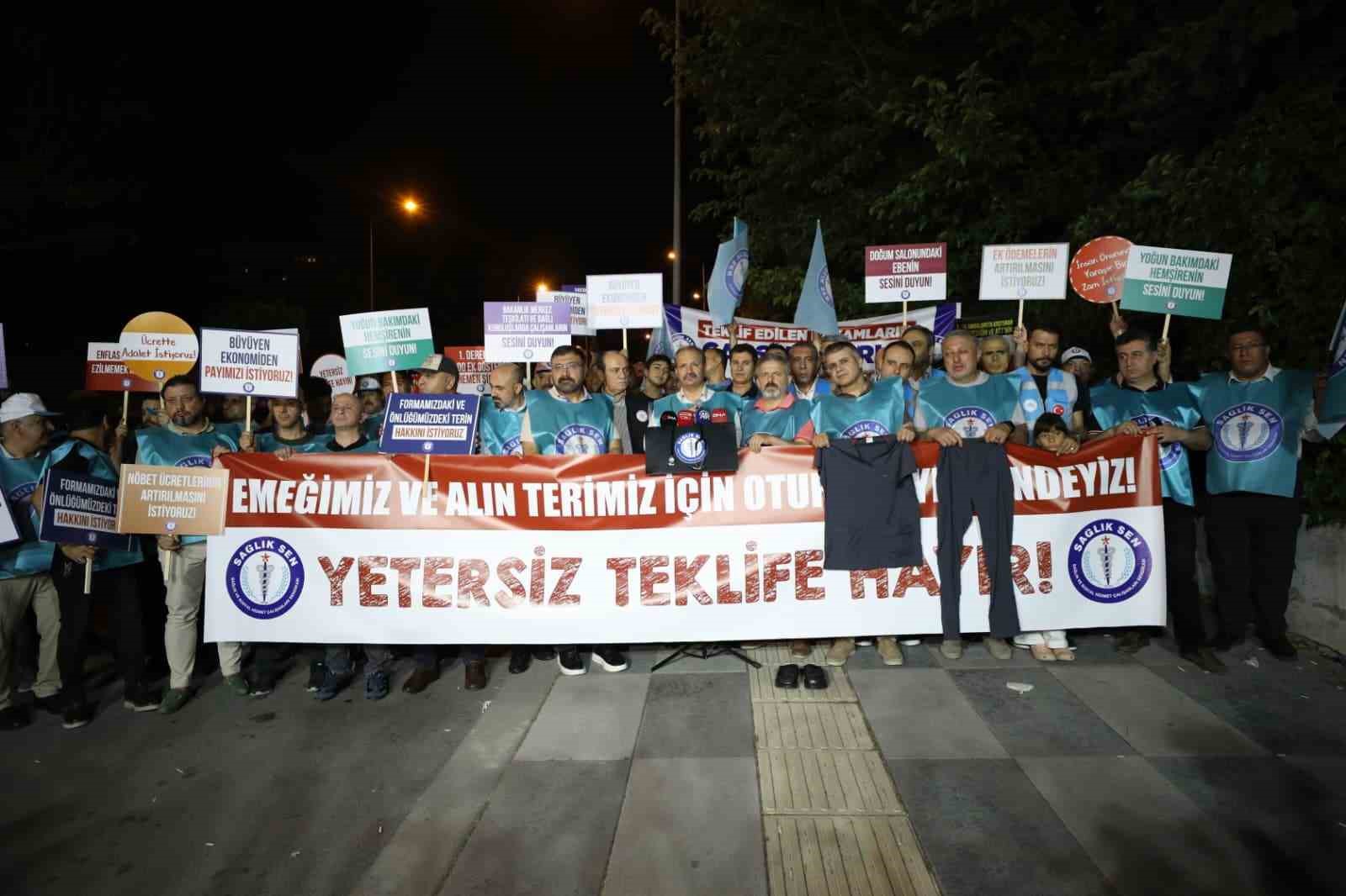 Sağlık-Sen’den 81 ilde ‘112’ dakikalık oturma eylemi