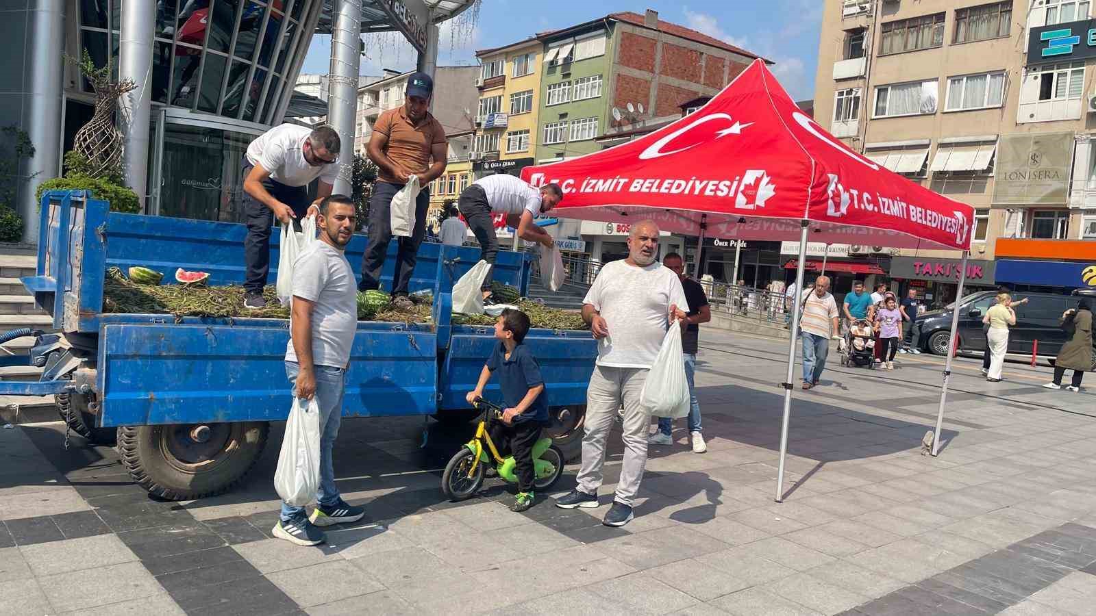 Bir kamyon dolusu dayanışma