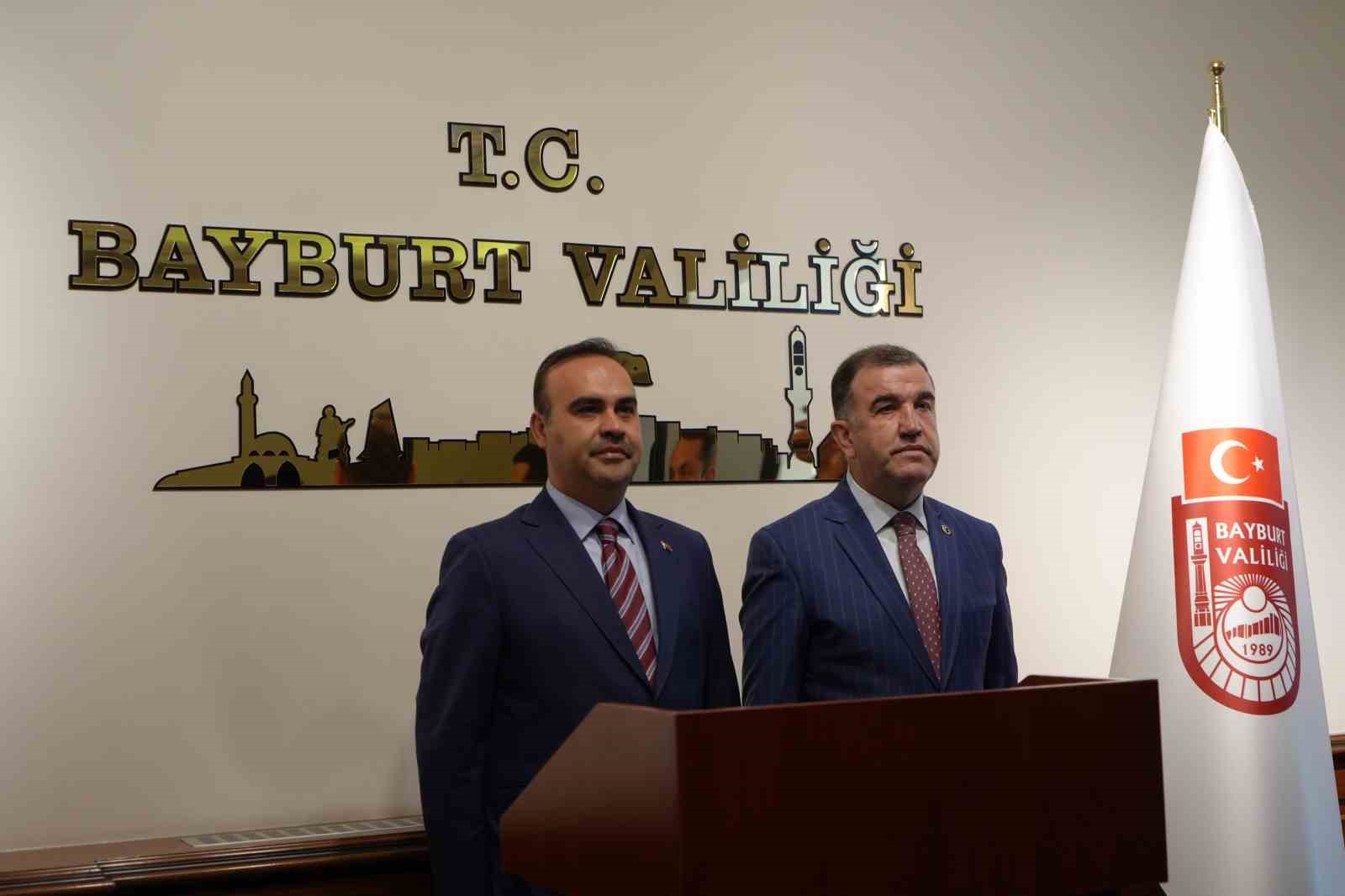 Sanayi ve Teknoloji Bakanı Kacır Bayburt’ta ziyaretlerde bulundu
