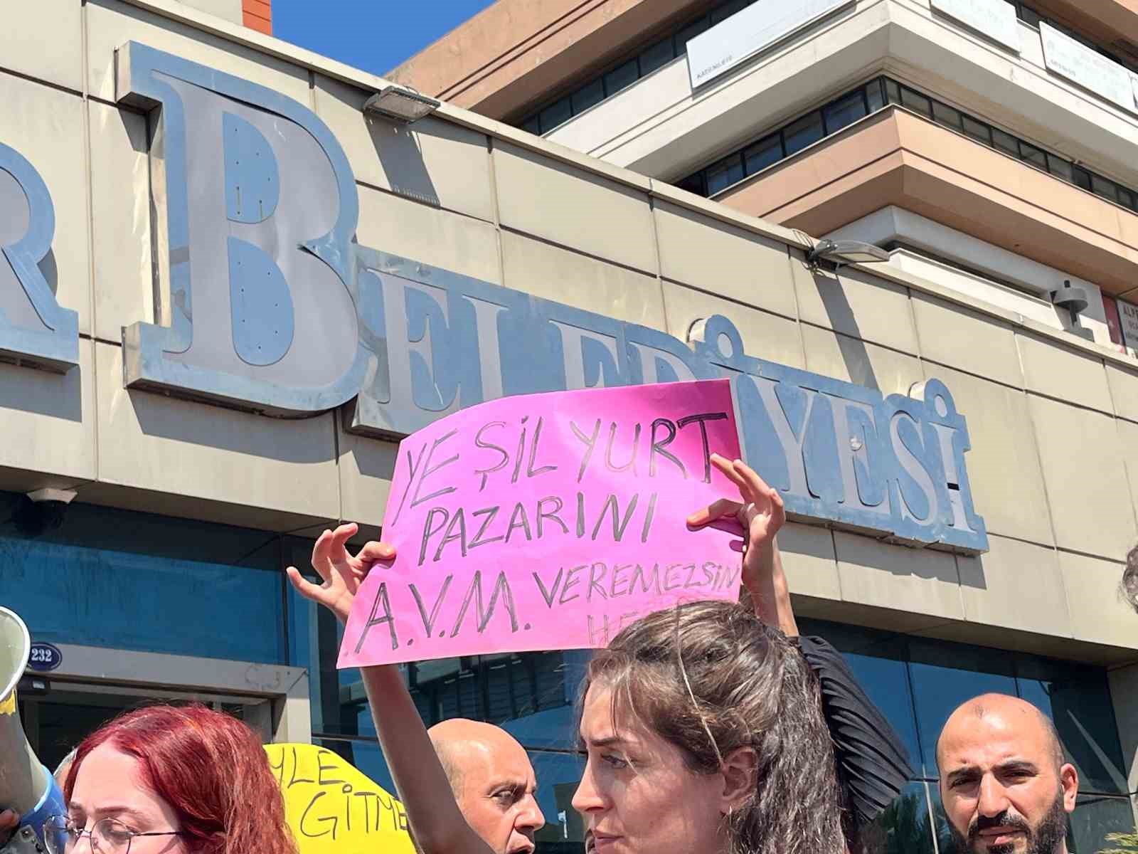 Karabağlar’da pazarcılardan ‘katı atık bedeli’ tepkisi