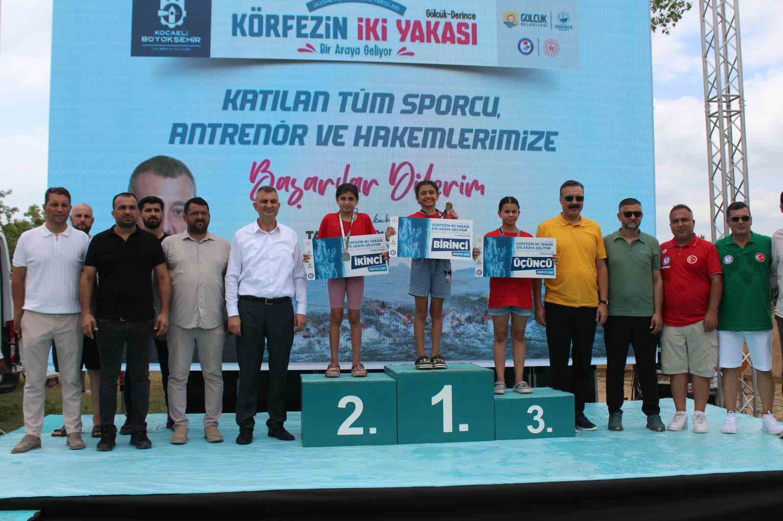 İzmit Körfezi’nde nefesler tutuldu: 343 kişi aynı anda 2 bin 600 metre kulaç attı