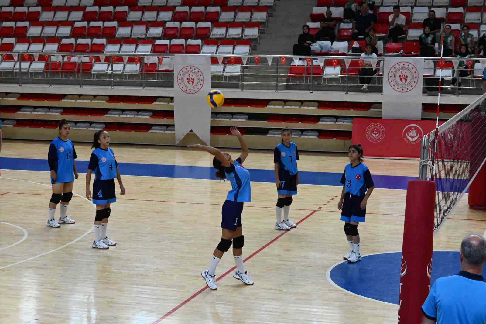Bakan Yardımcısı Yenigün, Eskişehir’de voleybol şampiyonası açılışına katıldı