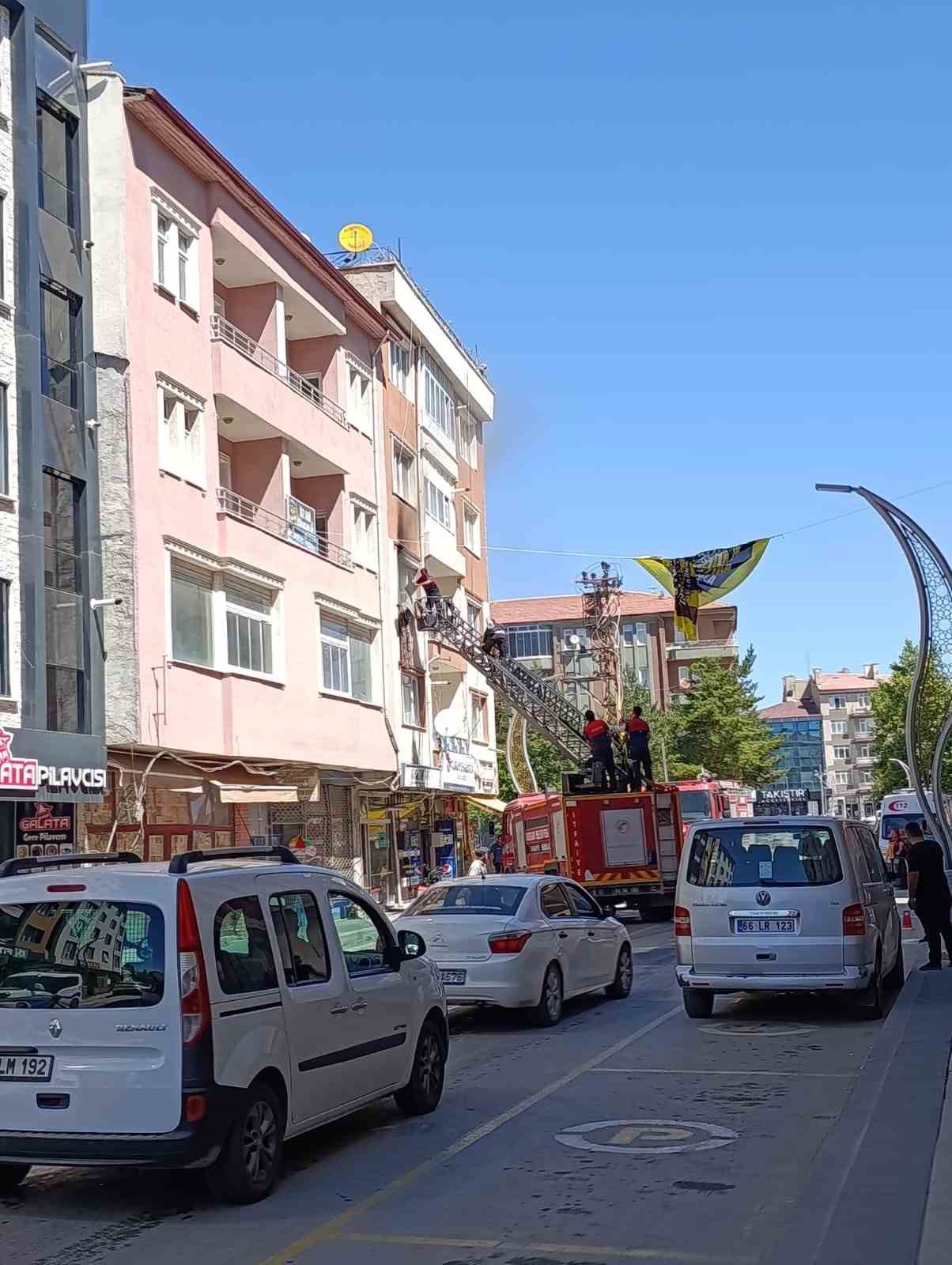 Ağustos sıcağında elektrik sobasından yangın çıktı