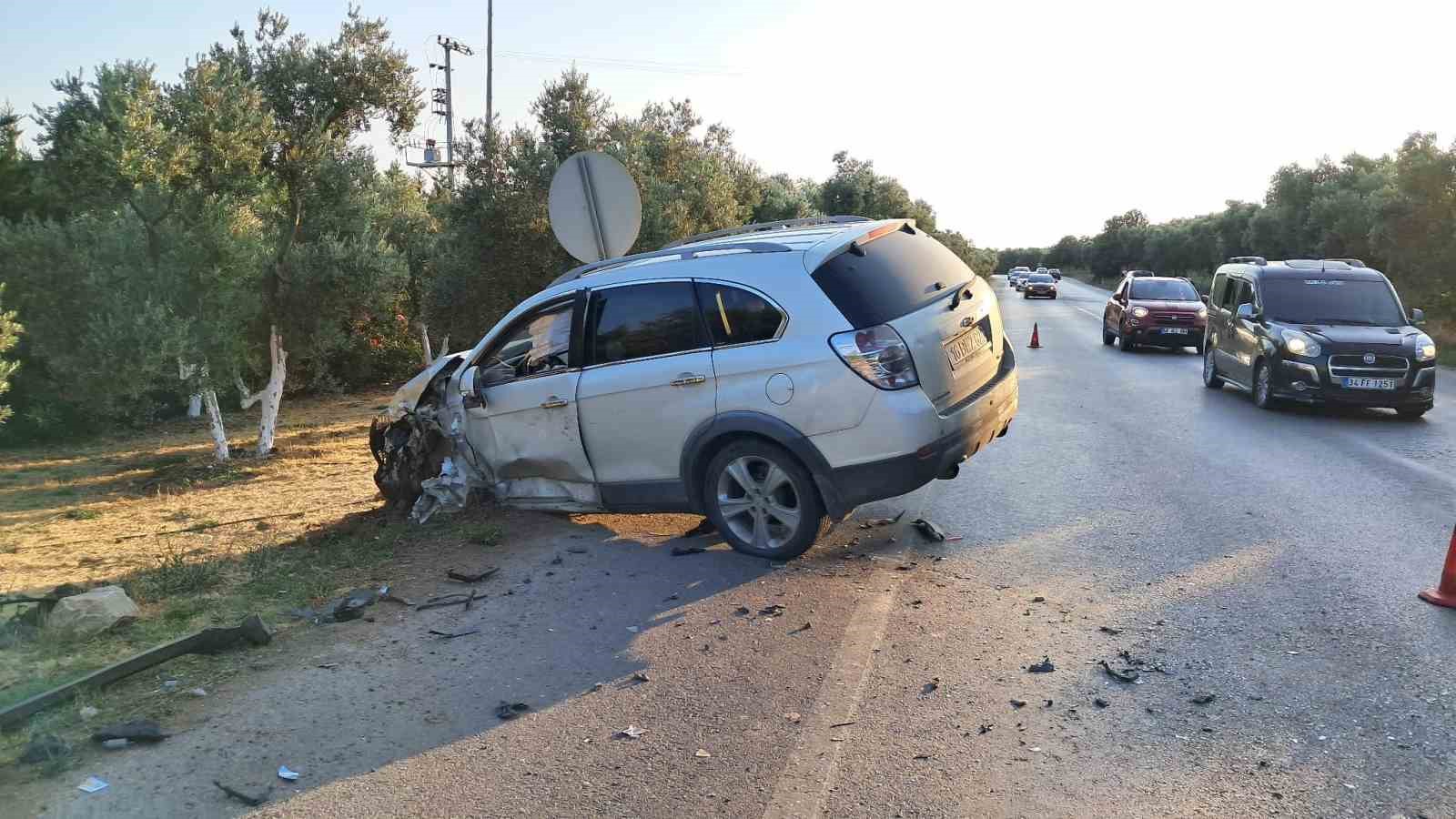 Hatalı sollama kazayı beraberinde getirdi: 3 araç birbirine girdi