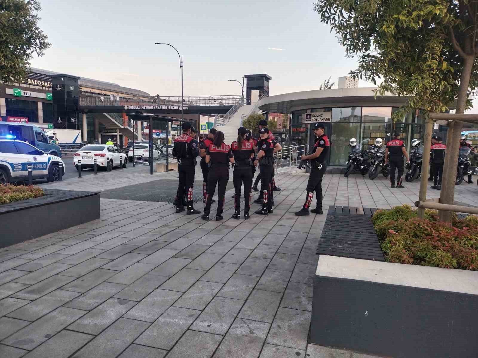 İstanbul Emniyet Müdürü Selami Yıldız, Ümraniye’de yapılan denetime katıldı