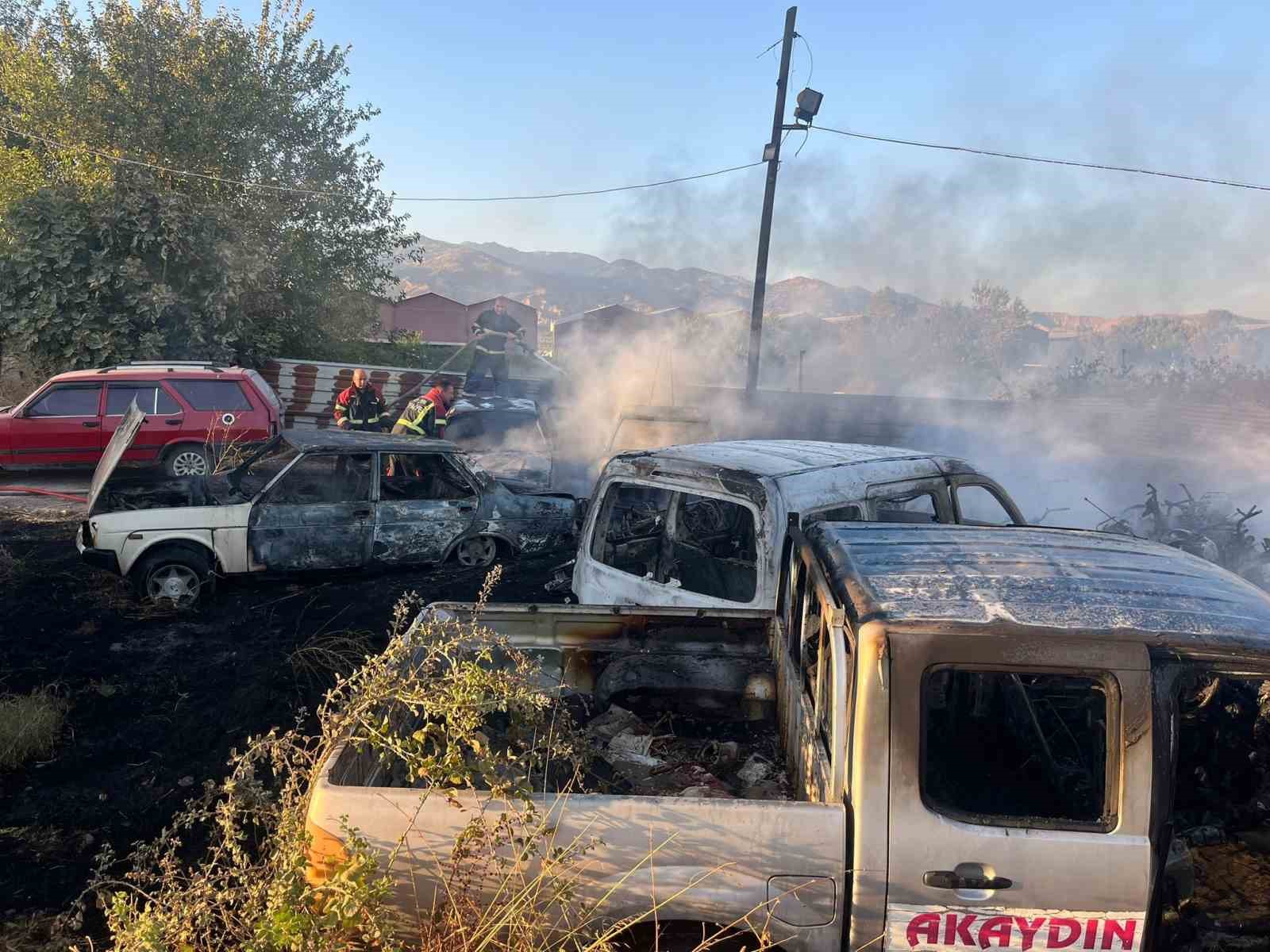 Yediemin deposunda yangın çıktı, 5 otomobil 30 motosiklet yandı