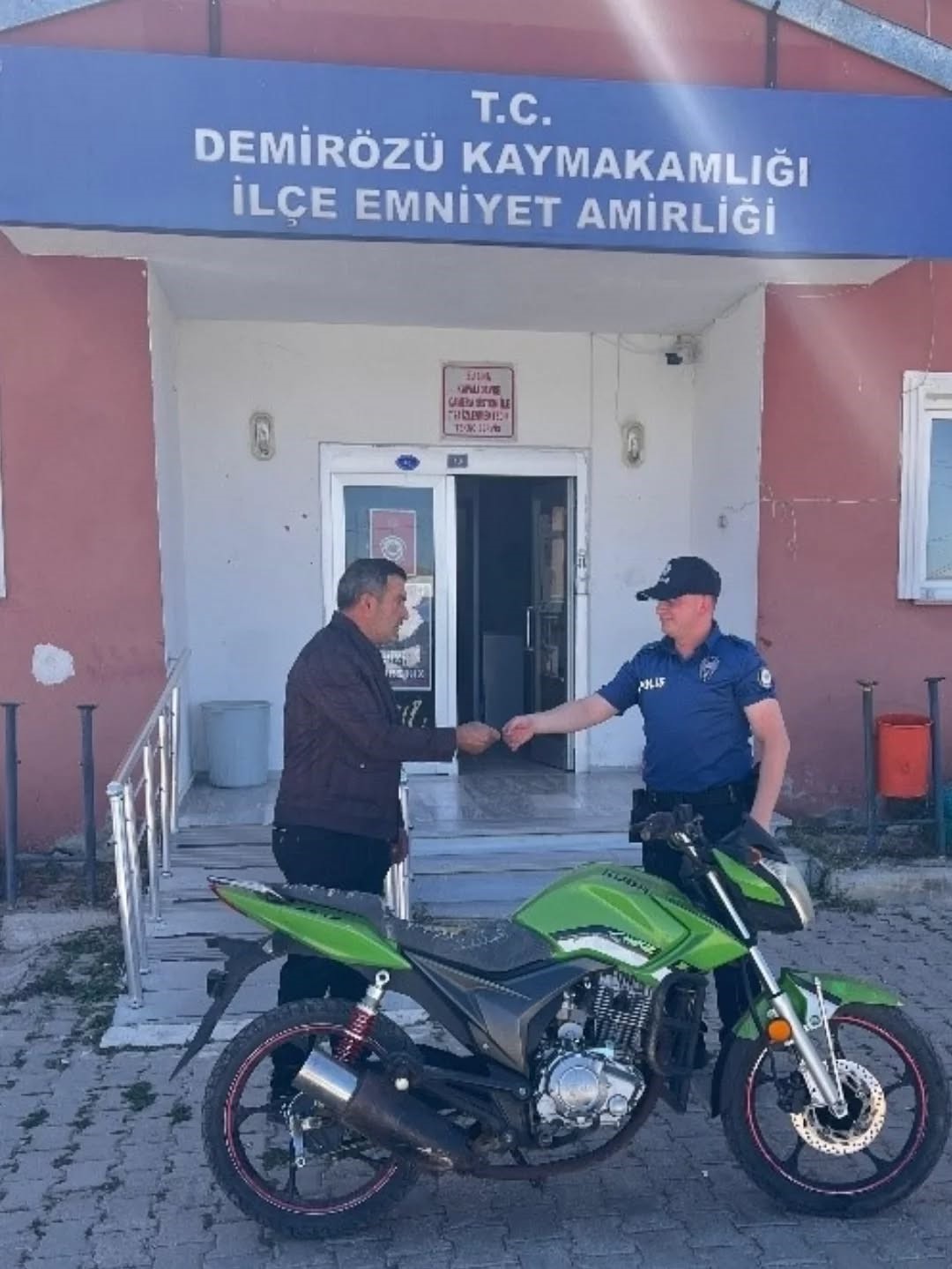 Demirözü’nde motosiklet hırsızları yakalandı