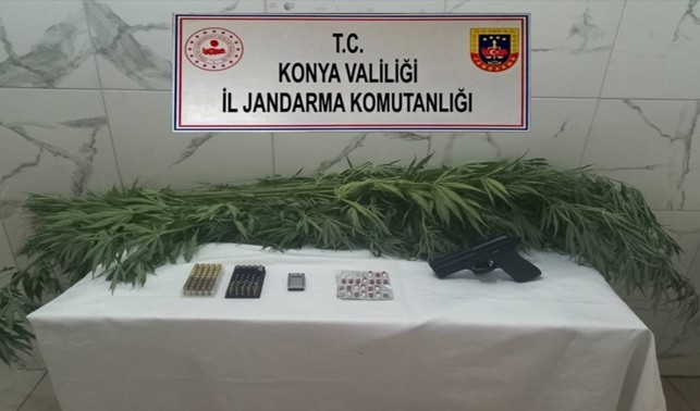Konya’da jandarmadan uyuşturucu ve silah operasyonu