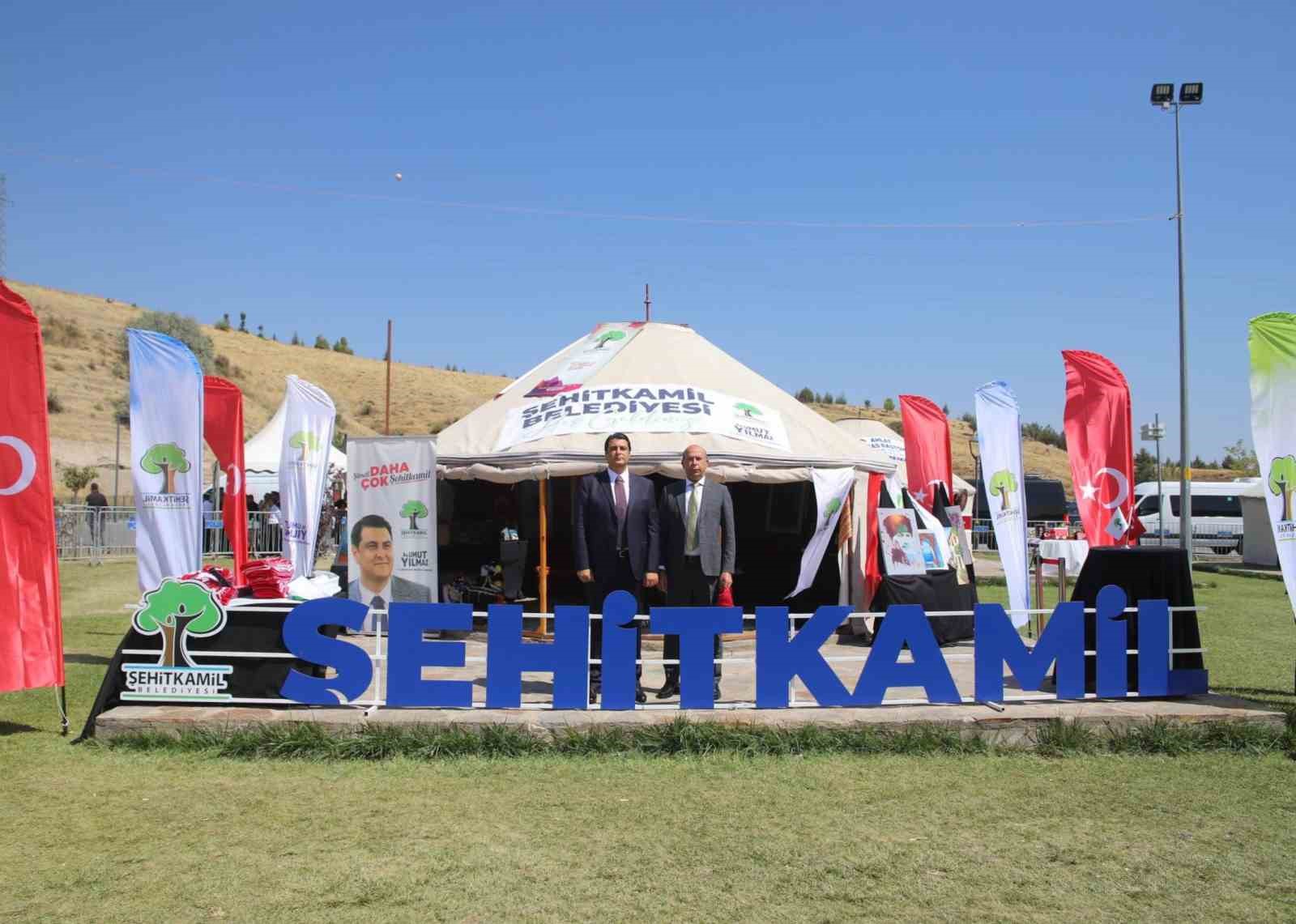 Şehitkamil Belediyesi Ahlat’ta yerini aldı