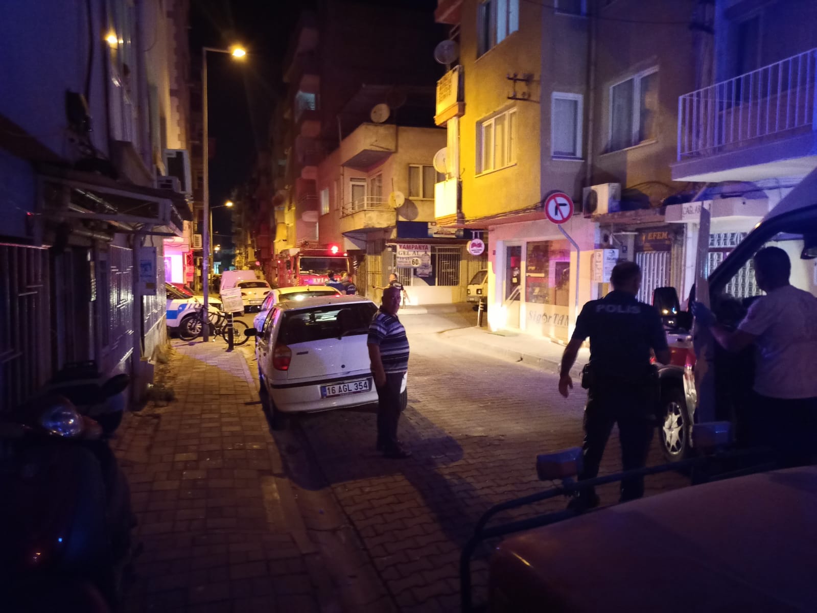 Evde düşen şahsın imdadına polis ve itfaiye ekipleri yetişti