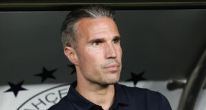 Robin van Persie: "Fenerbahçe’ye karşı daha sakin kalabilirdik"