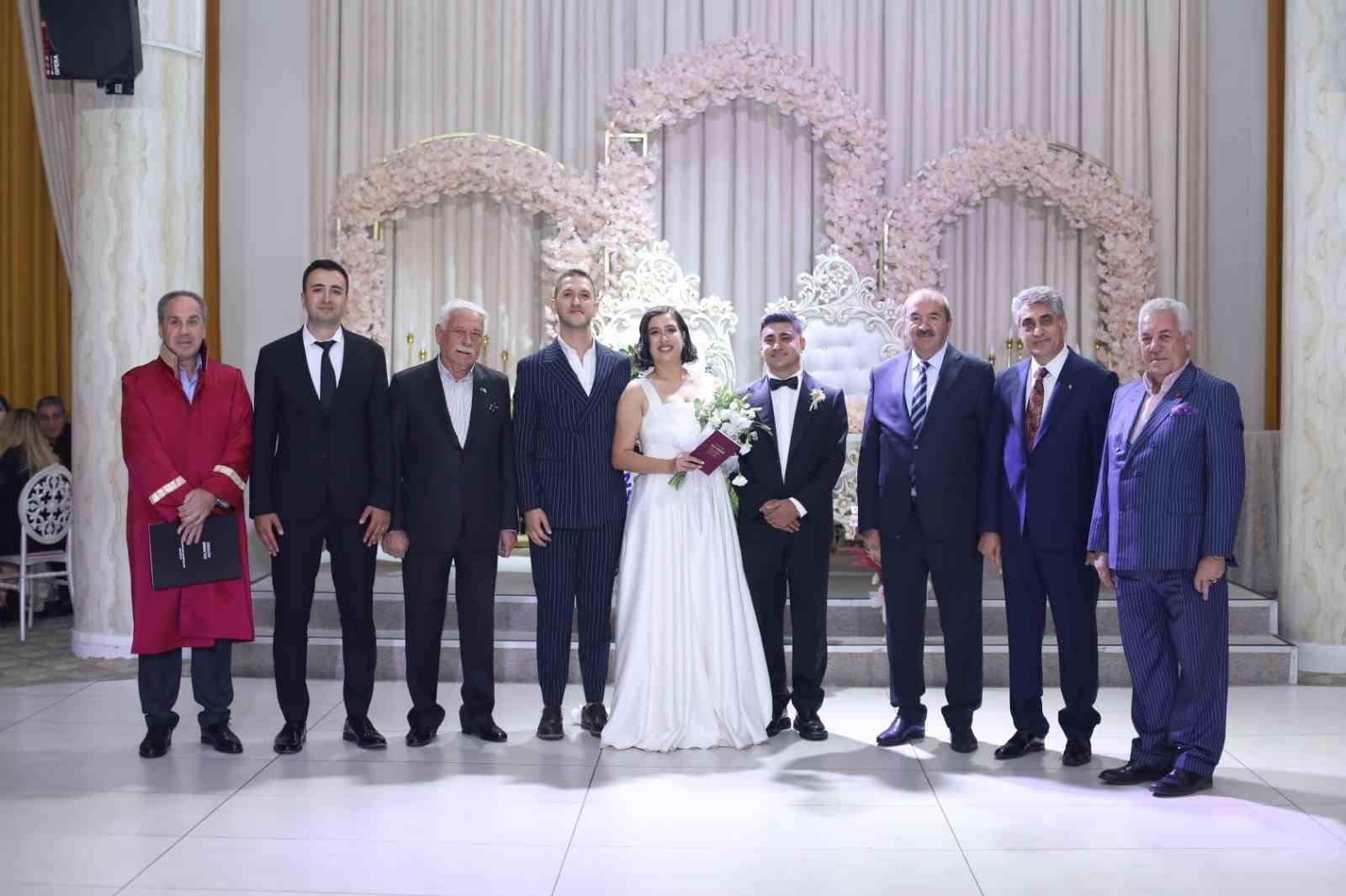 Alkır ailesinin mutlu günü