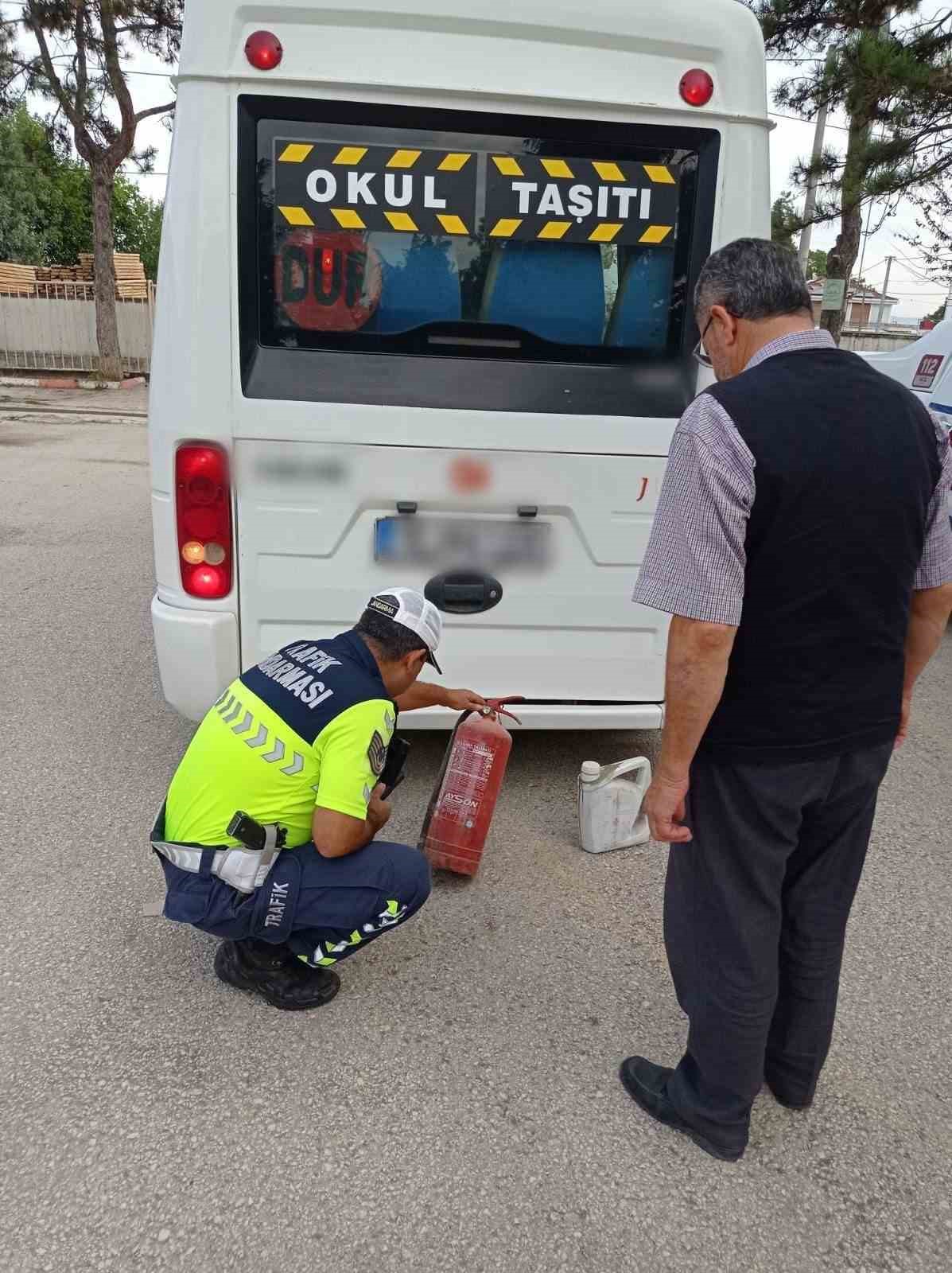 Öğrencilerin güvenli yolculuğu için jandarma gece gündüz yollarda