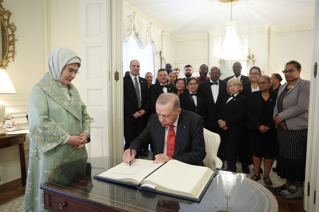Cumhurbaşkanı Erdoğan, Blair House çalışanlarıyla hatıra fotoğrafı çektirdi