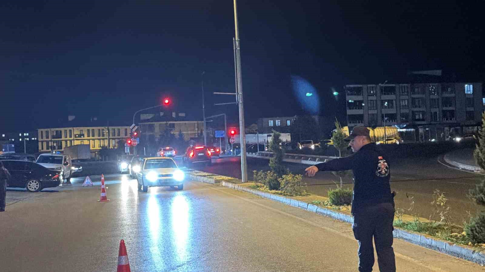 Üniversite bölgesinin huzur ve güvenliği için 300 polisle eş zamanlı denetim