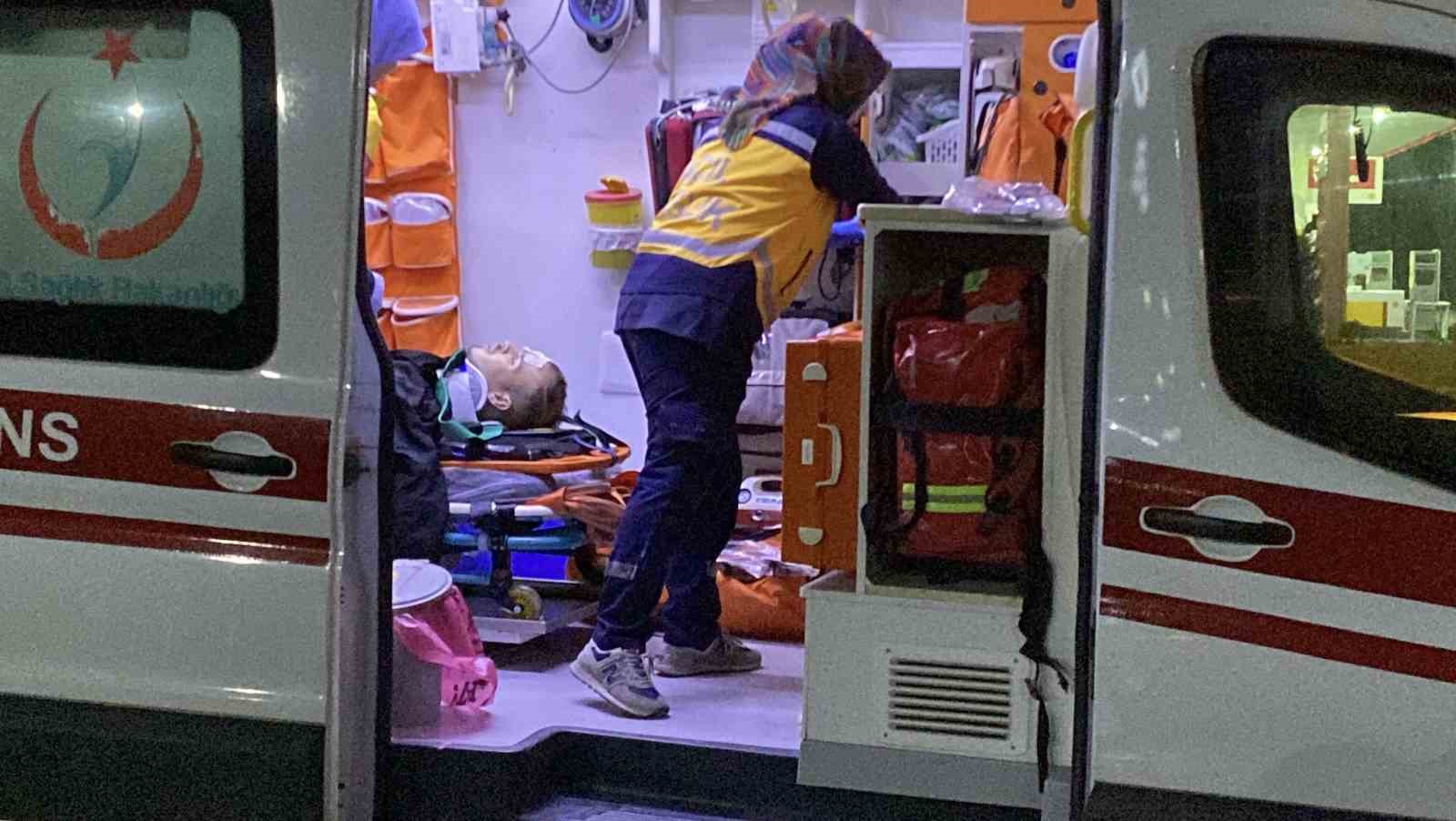 Bolu’da kontrolden çıkan otomobil park halindeki 3 araca çarptı: 4 ağır yaralı
