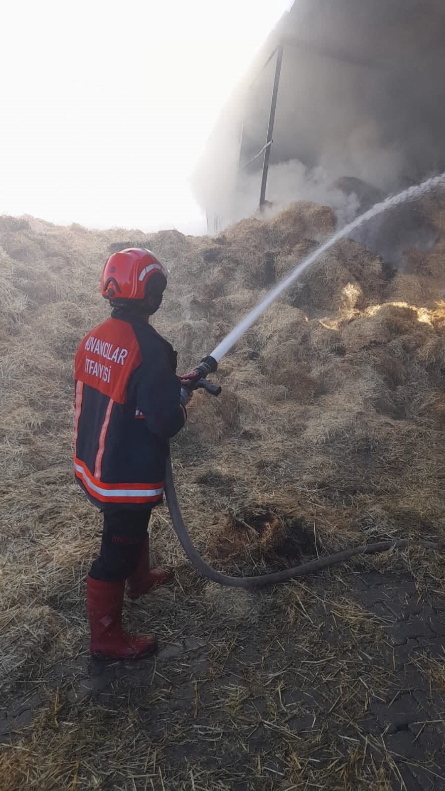 Elazığ’da samanlık yangını