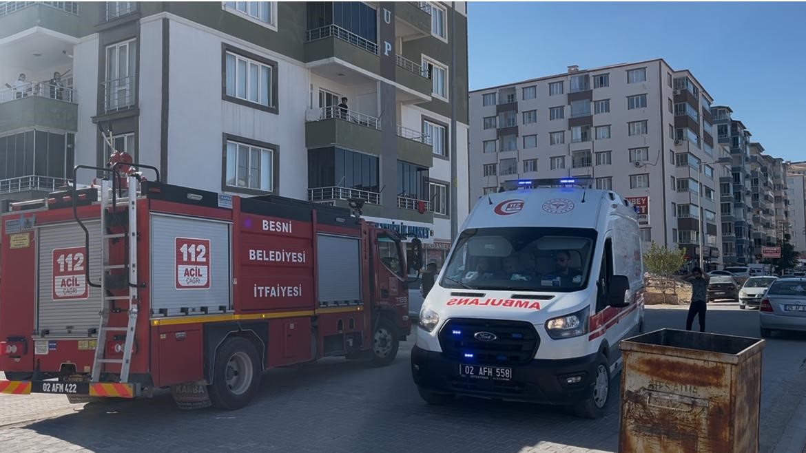 Doğum günü kutlaması binada yangın paniğine neden oldu