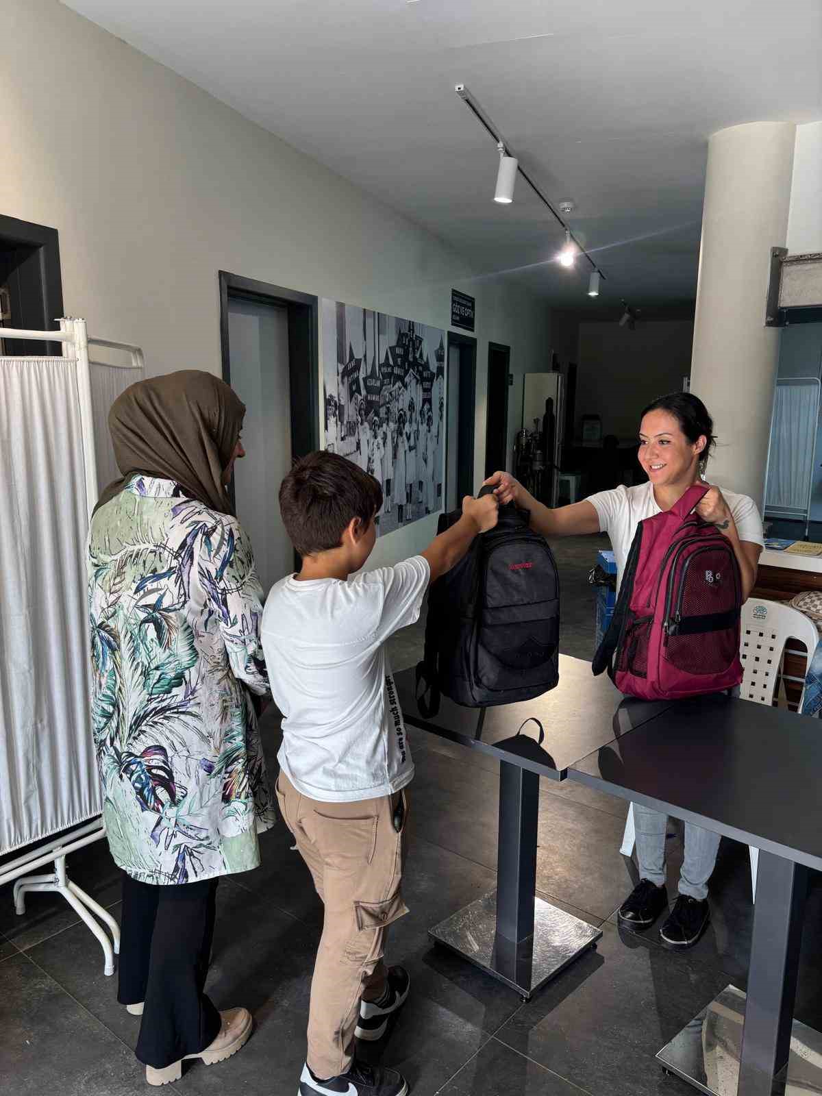 Nilüfer Belediyesi’nden ihtiyaç sahibi öğrencilere kırtasiye desteği