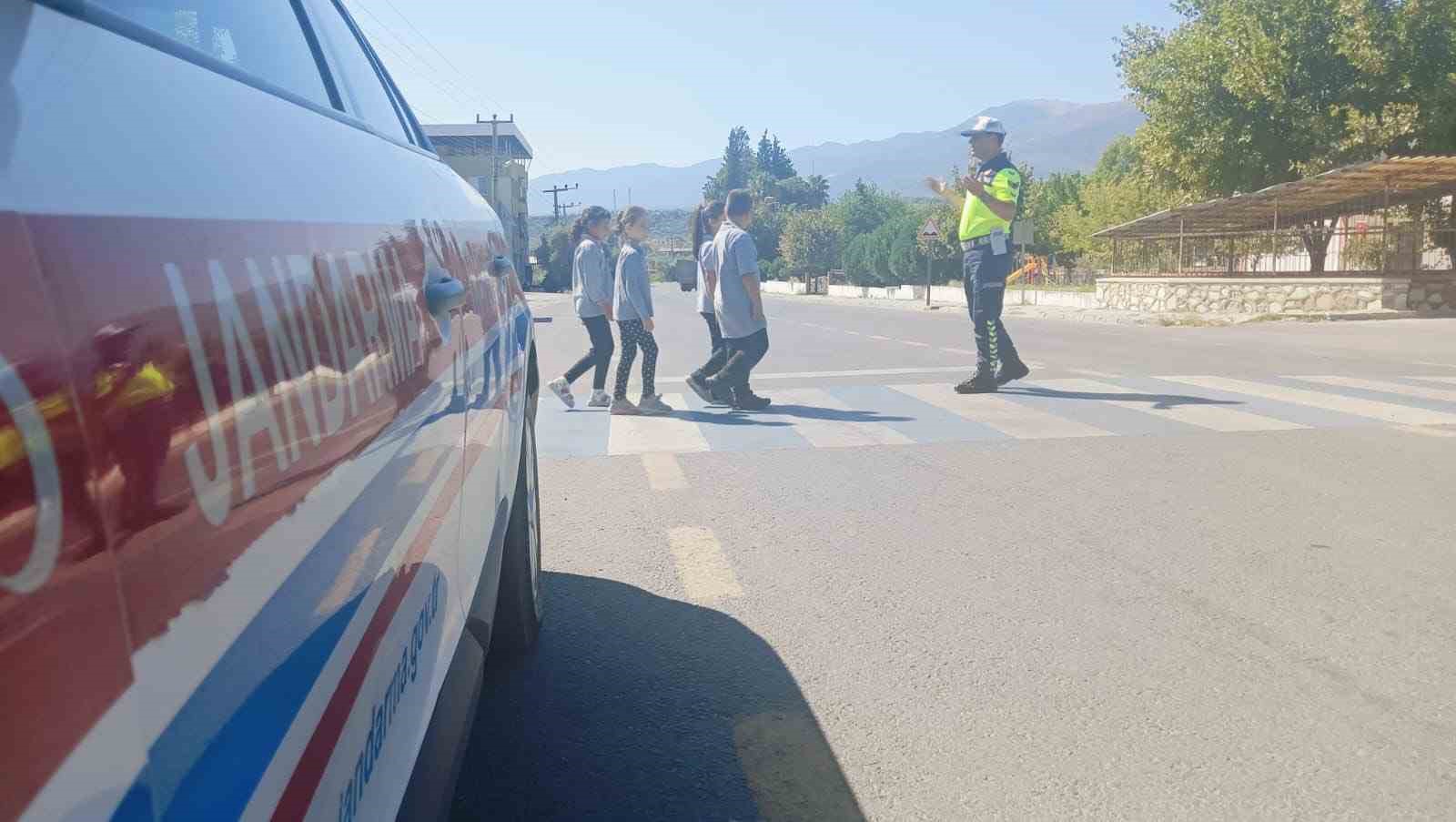 Karacasu’da öğrencilere trafik bilinci eğitimi