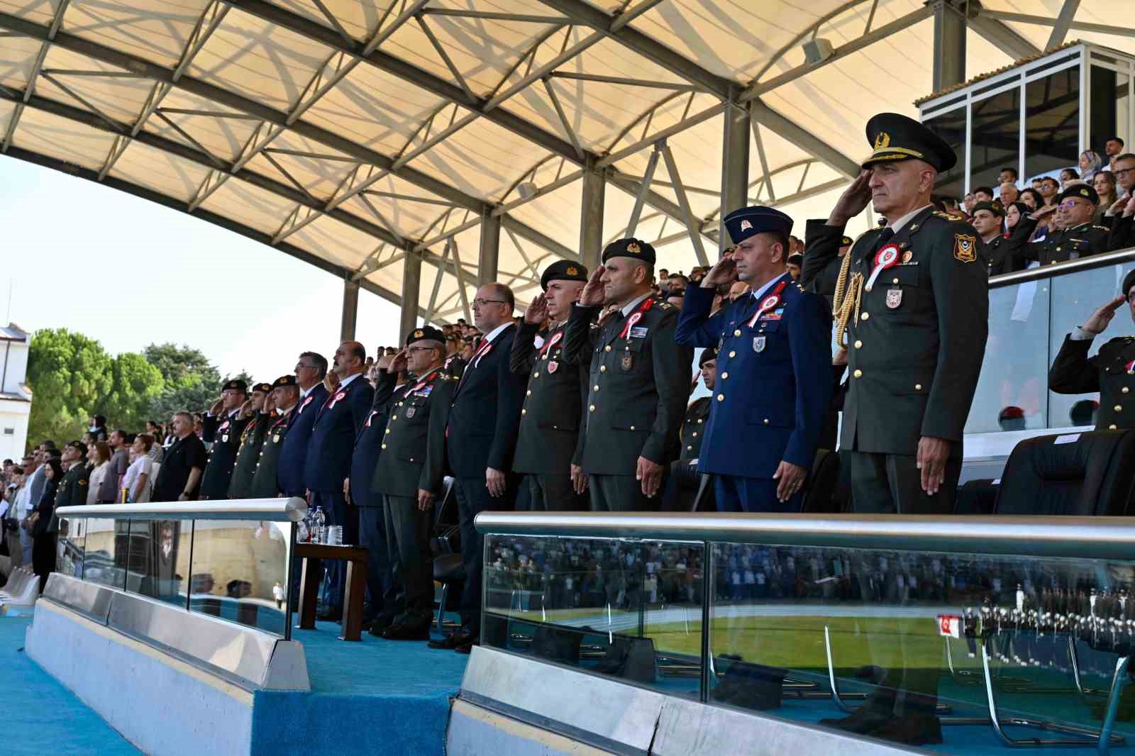 Astsubay meslek yüksekokulu diploma ve sancak devir-teslim töreni düzenlendi