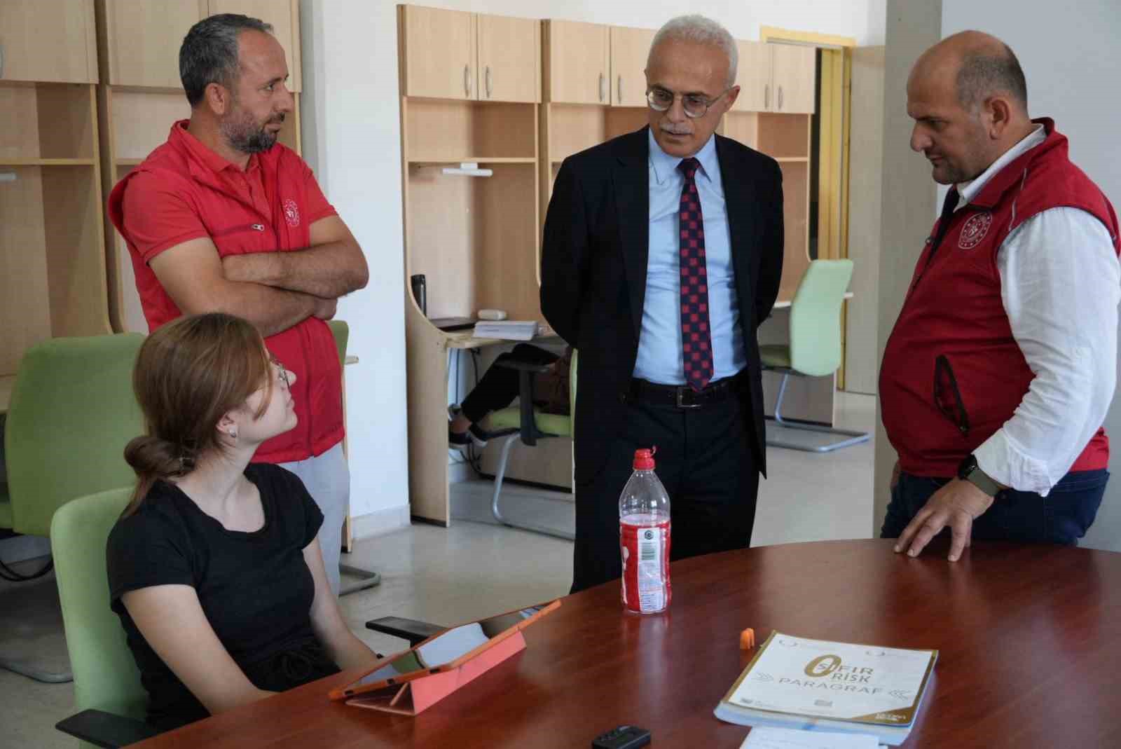 Arslantürk, Bahçeşehir Gençlik Merkezi’ni inceledi