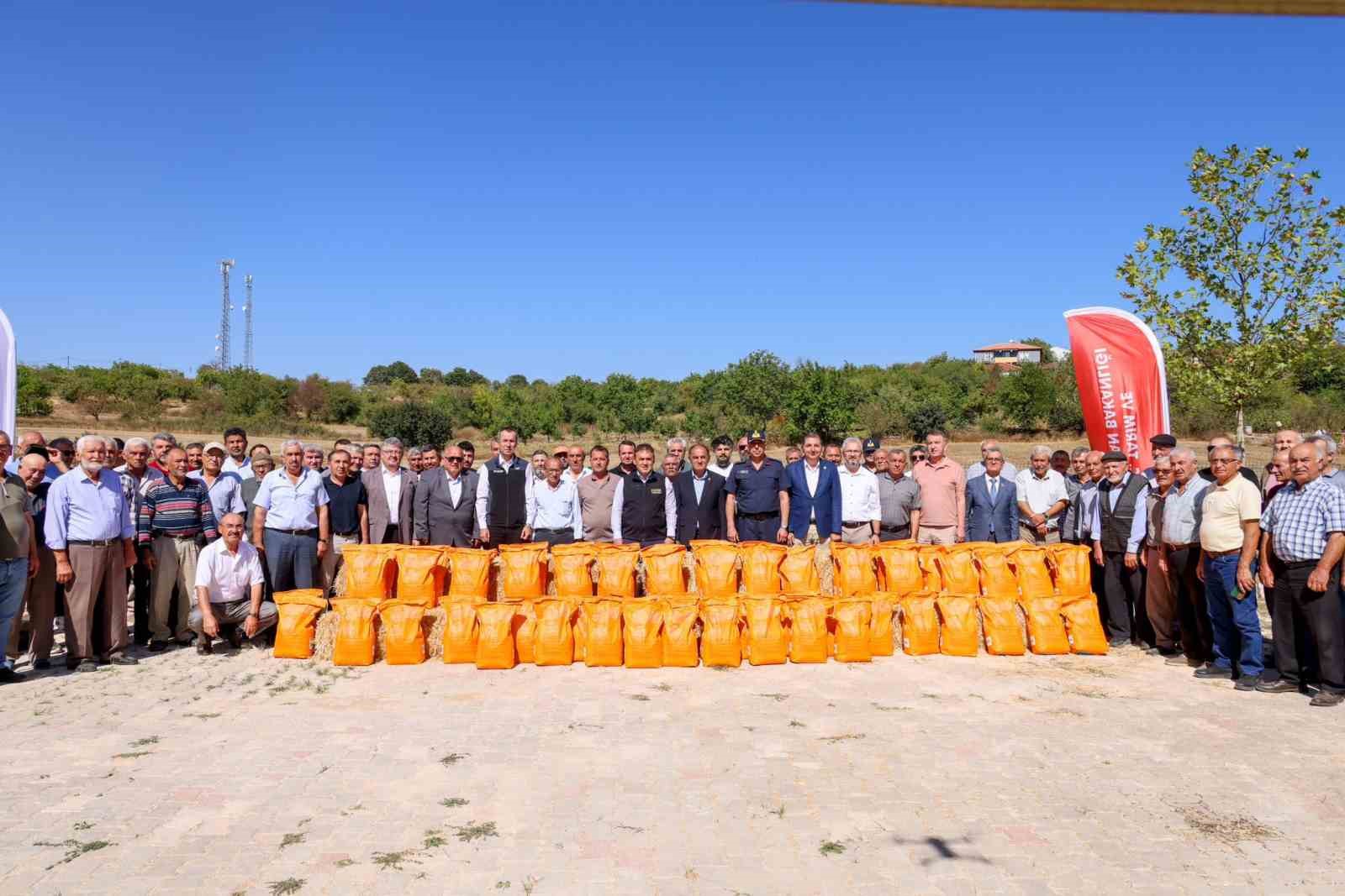 Bilecik’te kanola tohumu dağıtımı yapıldı