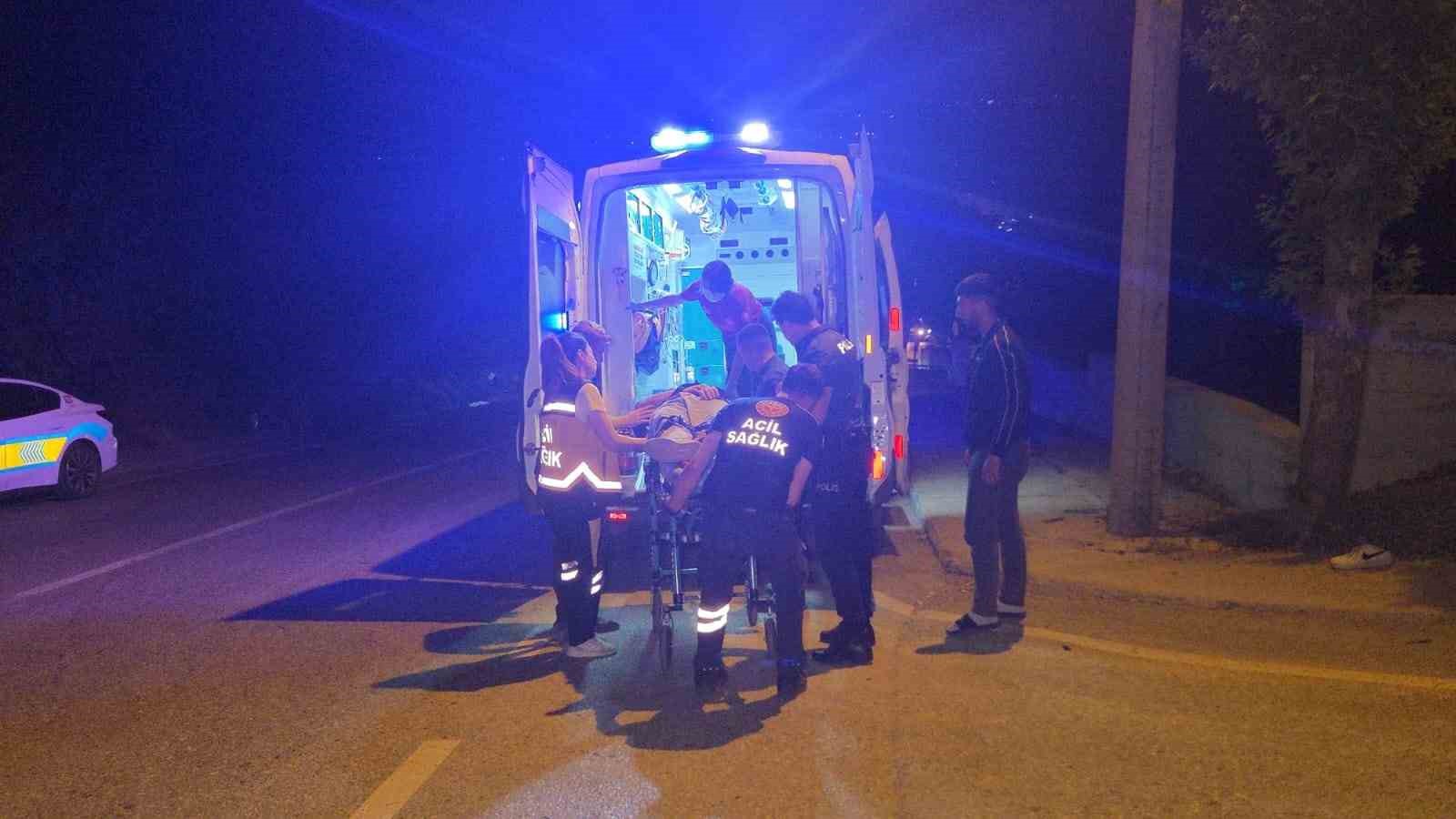 Bursa’da motosiklet otomobille çarpıştı, 2 kardeş yaralandı