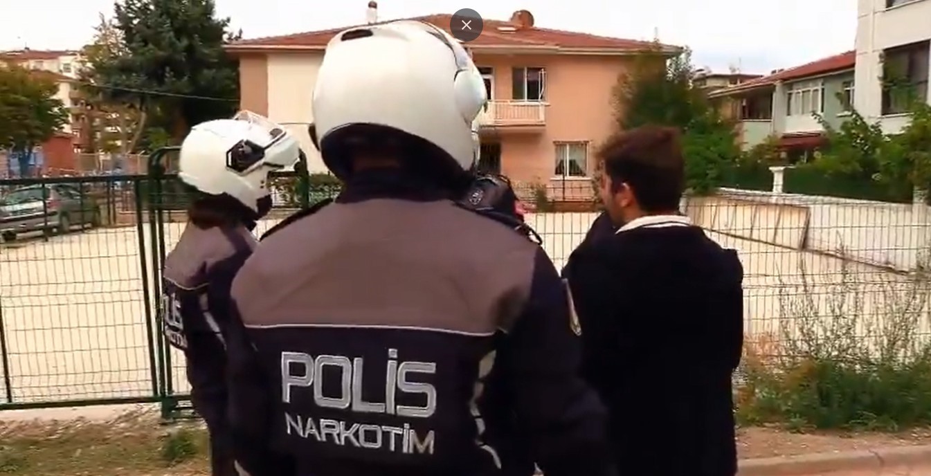 Polis ekiplerinin okul çevrelerinde denetimleri sürüyor