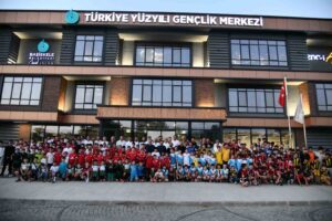 Başiskele’de spor kulüplerine malzeme desteği