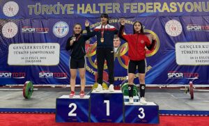 Yağmur Melek Şahin, halterde Türkiye ikincisi oldu