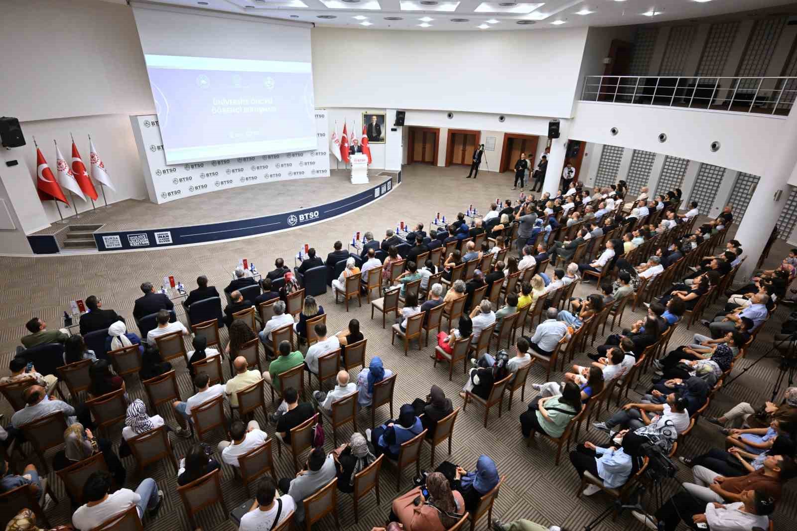 YKS’de dereceye giren Bursalı gençler BTSO’da ödüllendirildi