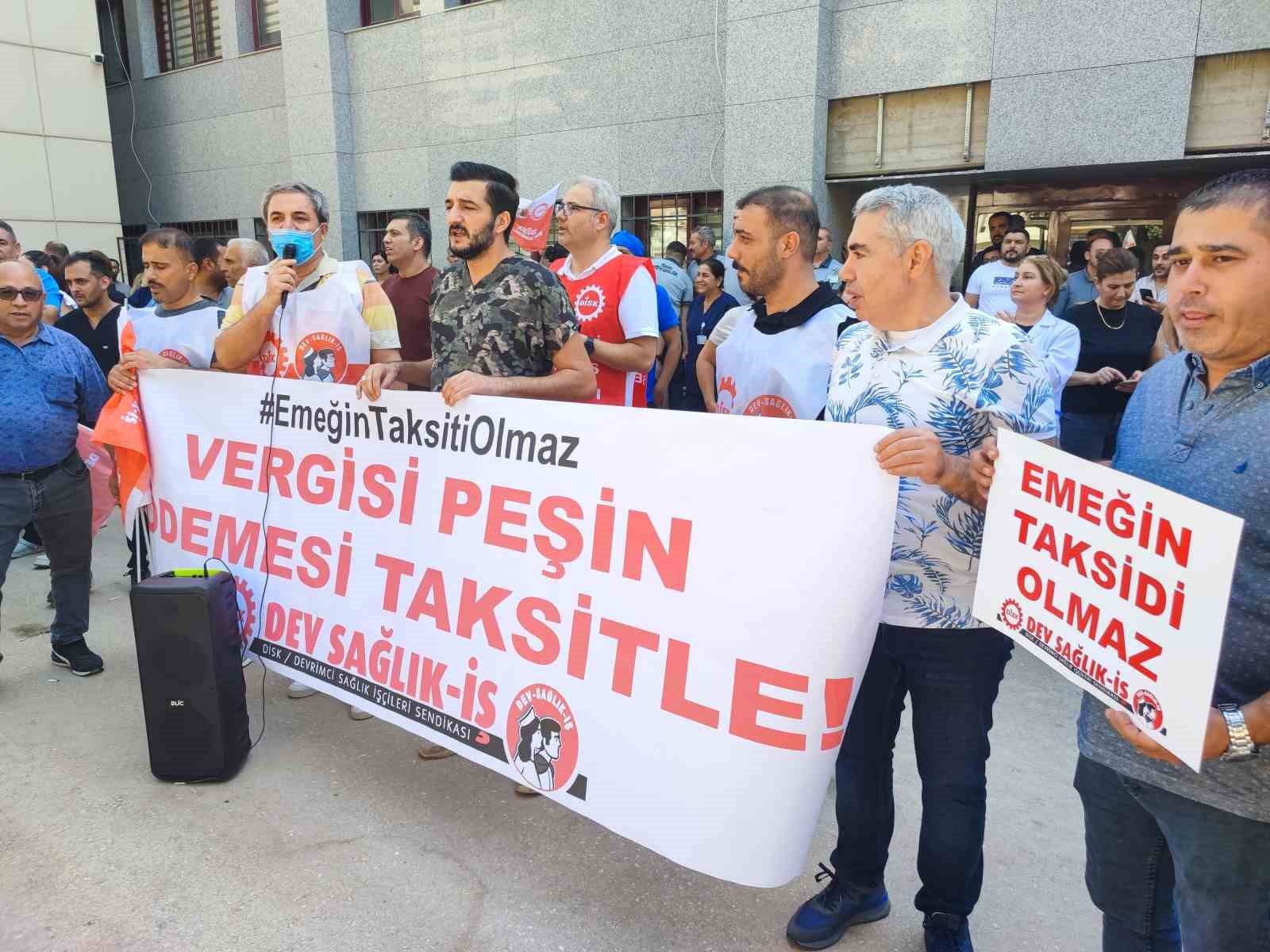 Çukurova Üniversitesi Balcalı Hastanesi’nde çalışanlar eylem başlattı
