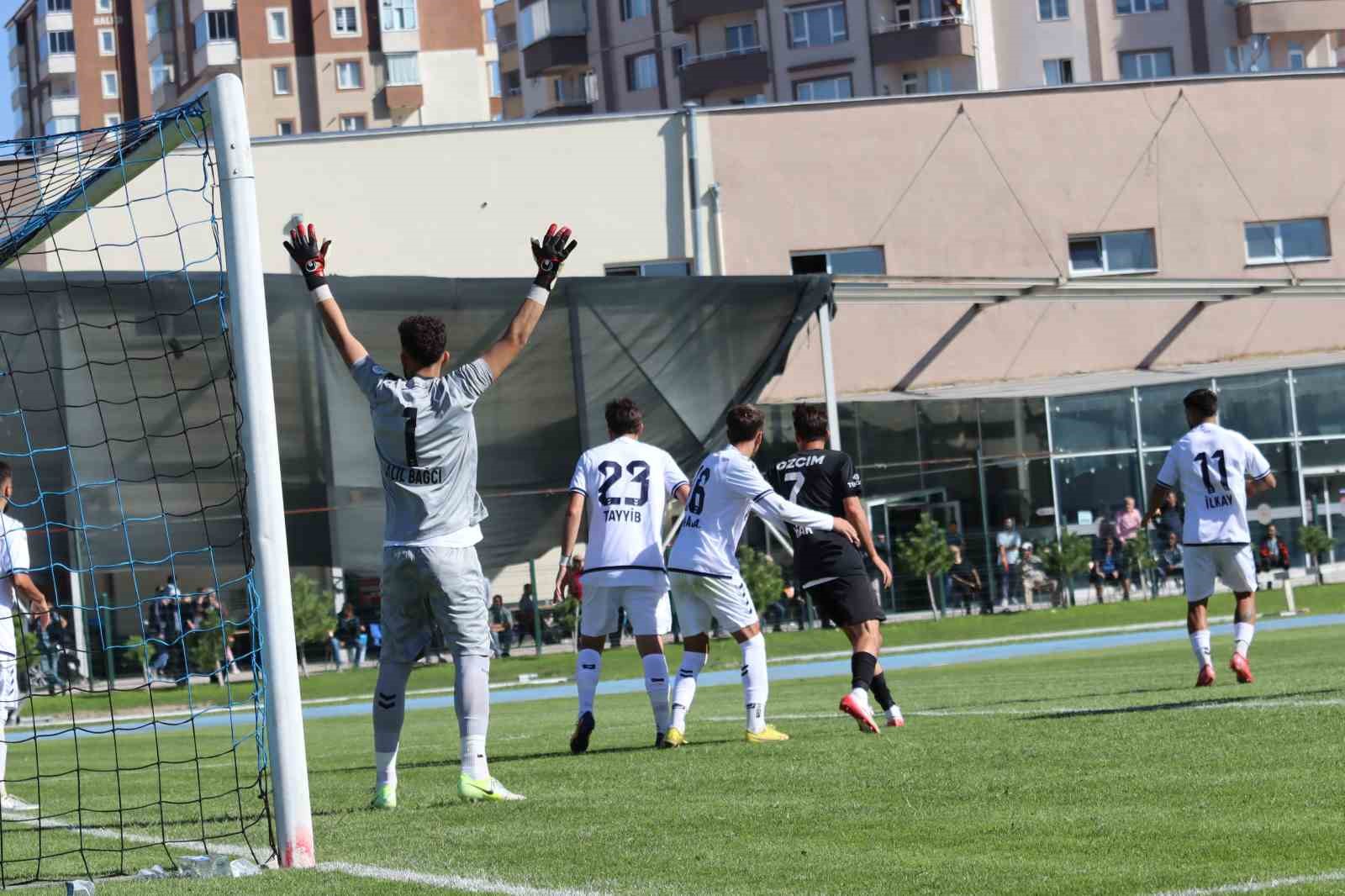 Erciyes 38 FK evinde berabere kaldı