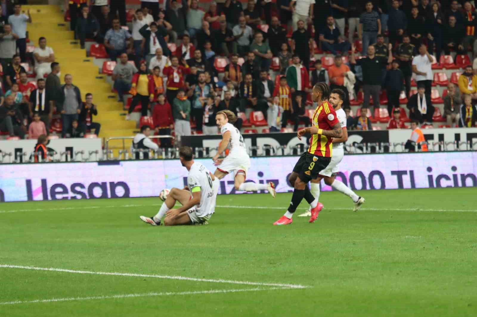 Trendyol Süper Lig: Kayserispor: 0 - Gençlerbirliği: 1 (İlk yarı)
