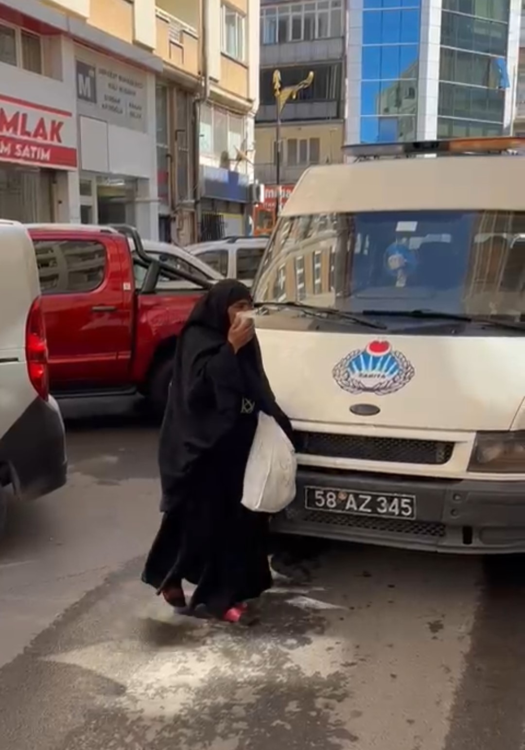 Dilenciden akıllara durgunluk veren para gizleme taktiği