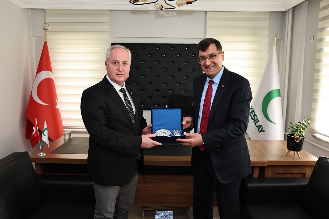 Başkan Eyüp Kahveci’den Yeşilay’a destek ziyareti