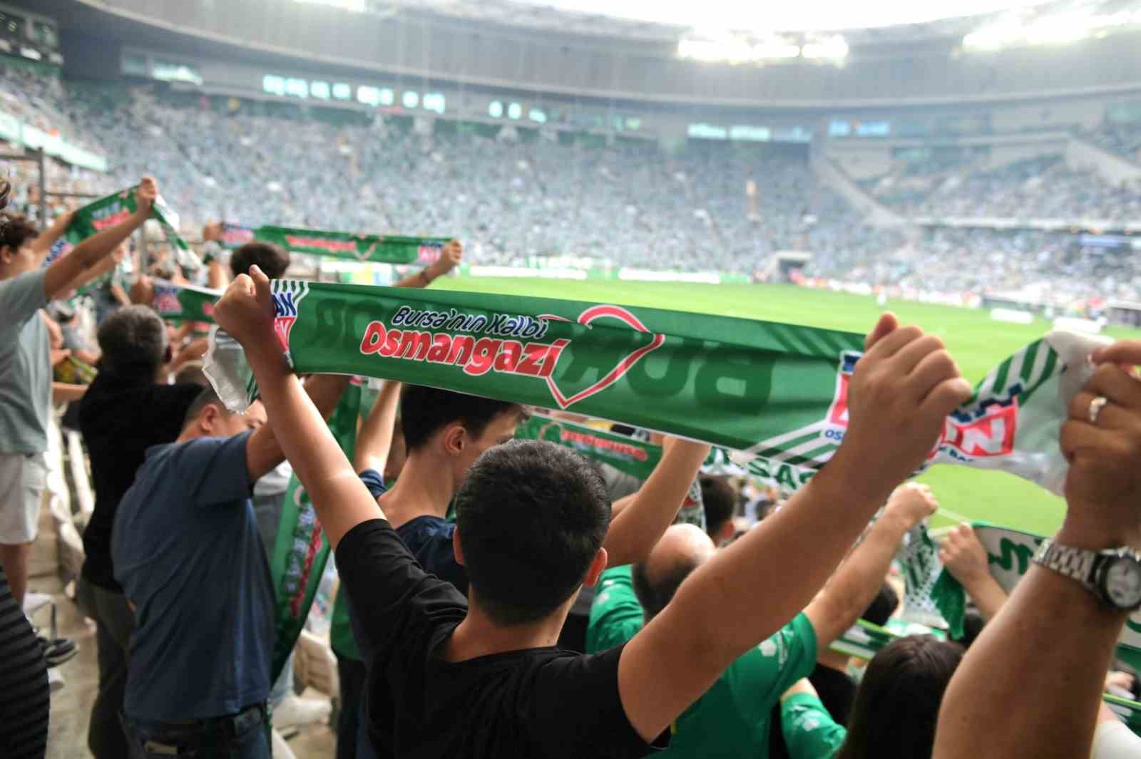 İlk defa maça giden çocukların heyecanı...