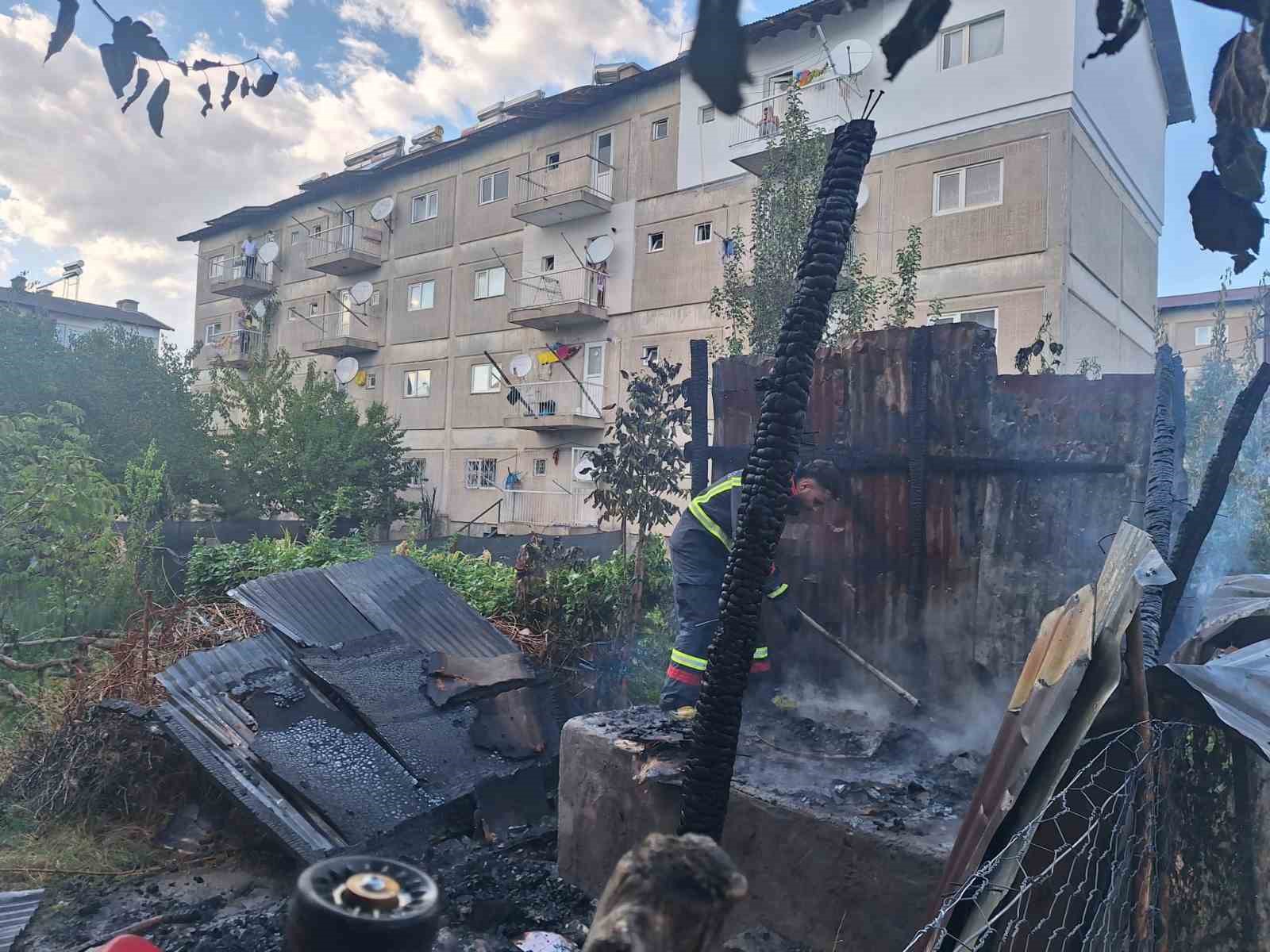 Tandırda unutulan köz yangına neden oldu