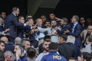 Fenerbahçe Kongresi'nde gerginlik